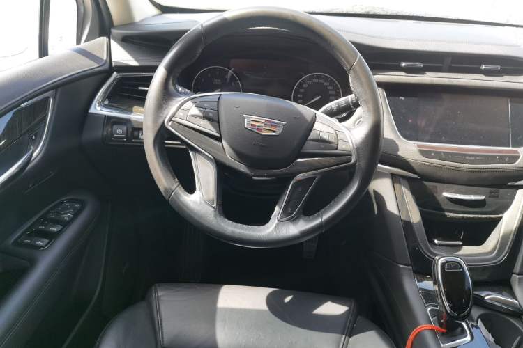 Used Cadillac XT5 2018 28T Four-Wheel Drive Luxury Model Steering Wheel