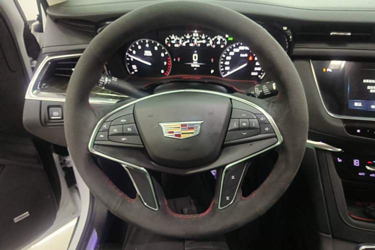 Used Cadillac XT5 2018 25T Luxury Model Steering Wheel
