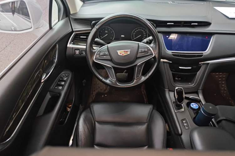 Used Cadillac XT5 2018 28T Four-Wheel Drive Luxury Model Steering Wheel