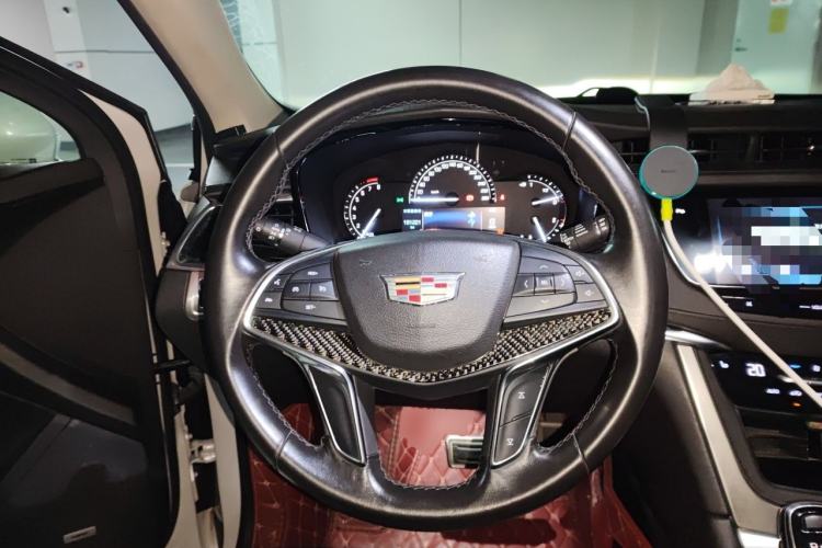 Used Cadillac XT5 2018 25T Luxury Model Steering Wheel