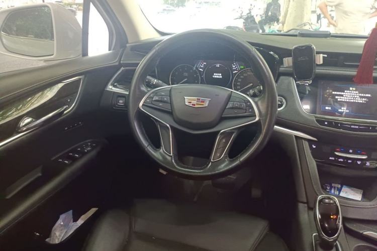 Used Cadillac XT5 2018 28T Four-Wheel Drive Luxury Model Steering Wheel