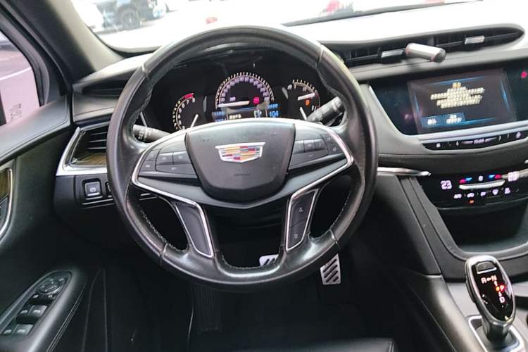 Used Cadillac XT5 2018 25T Tech Model Steering Wheel