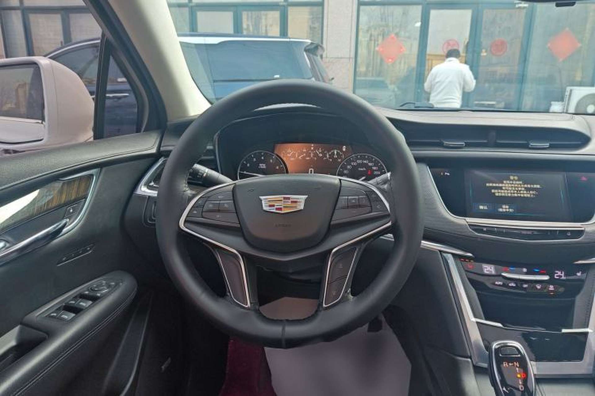 Used Cadillac XT5 2018 25T Luxury Model Steering Wheel