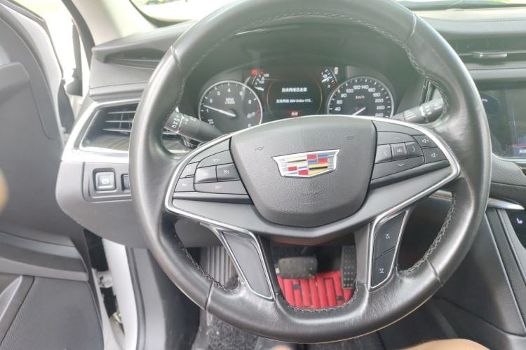 Used Cadillac XT5 2018 28T Four-Wheel Drive Luxury Model Steering Wheel