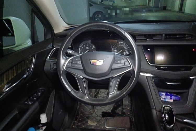 Used Cadillac XT5 2018 25T Luxury Model Steering Wheel