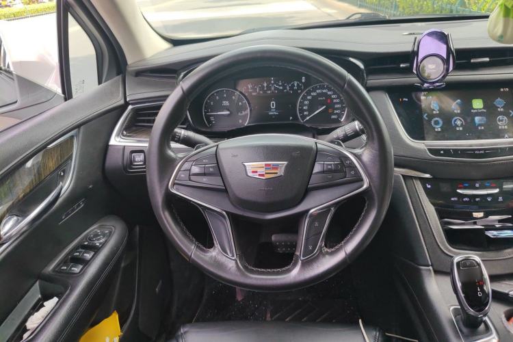 Used Cadillac XT5 2018 25T Luxury Model Steering Wheel
