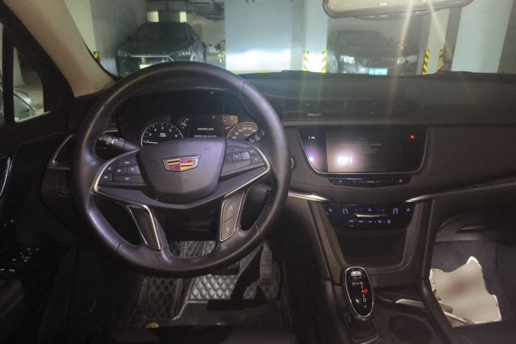Used Cadillac XT5 2018 25T Luxury Model Steering Wheel