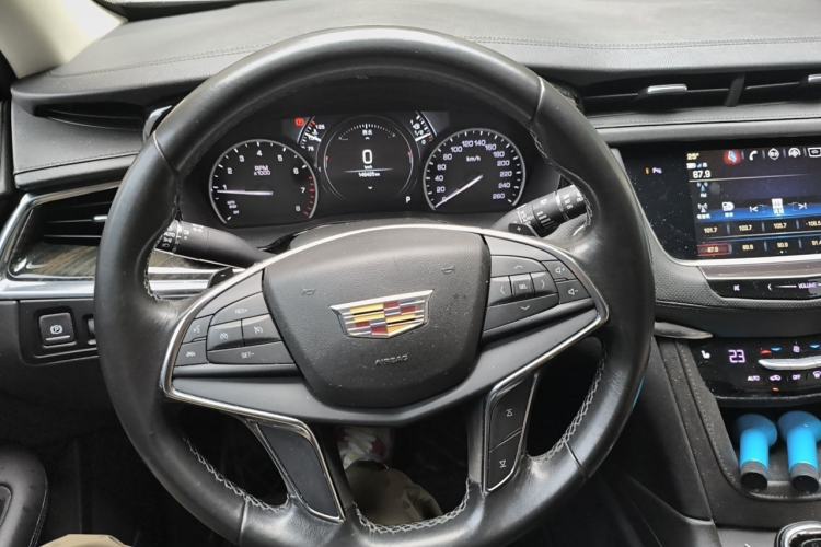 Used Cadillac XT5 2018 28T Four-Wheel Drive Luxury Model Steering Wheel