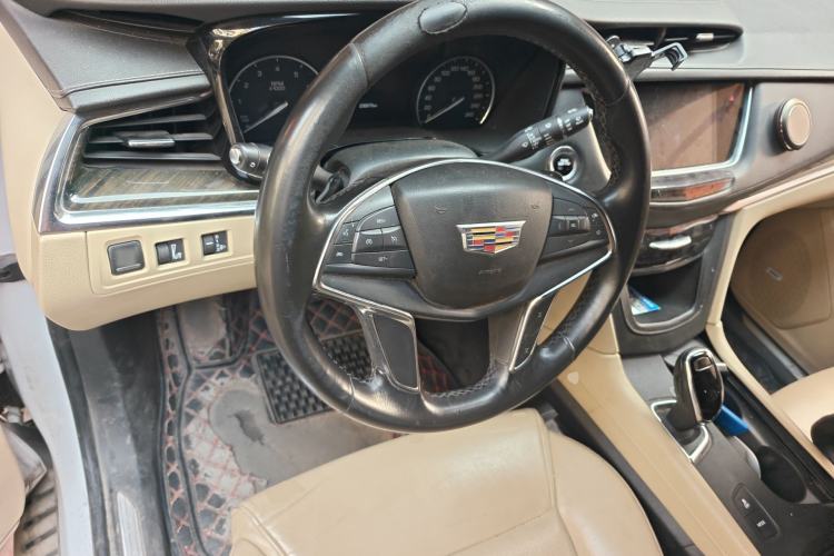 Used Cadillac XT5 2018 25T Luxury Model Steering Wheel