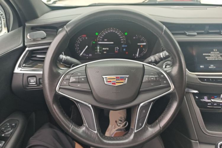 Used Cadillac XT5 2018 28E Four-Wheel Drive Tech Version Steering Wheel