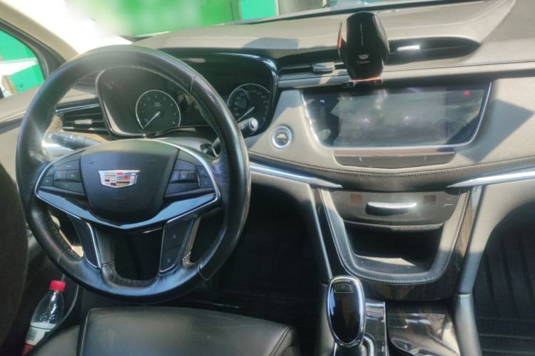 Used Cadillac XT5 2018 25T Luxury Model Steering Wheel