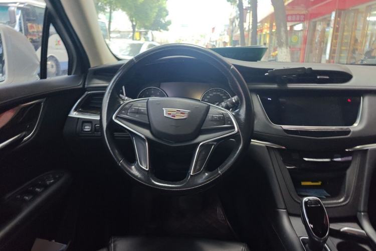 Used Cadillac XT5 2018 28T Four-Wheel Drive Luxury Model Steering Wheel