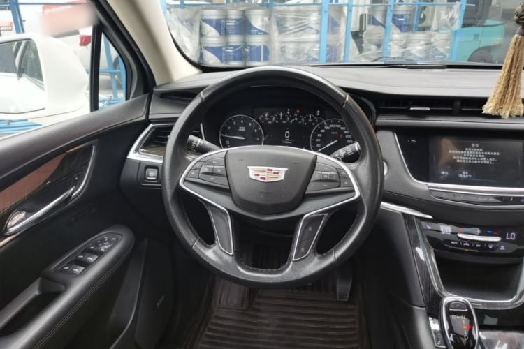 Used Cadillac XT5 2018 28T Four-Wheel Drive Luxury Model Steering Wheel