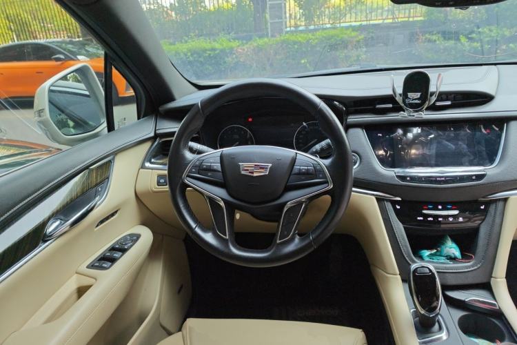 Used Cadillac XT5 2018 28T Four-Wheel Drive Luxury Model Steering Wheel