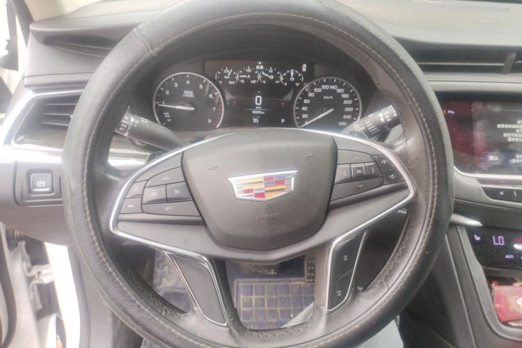 Used Cadillac XT5 2018 28T Four-Wheel Drive Luxury Model Steering Wheel