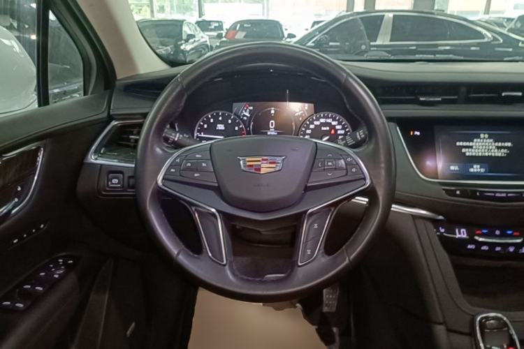 Used Cadillac XT5 2018 25T Luxury Model Steering Wheel