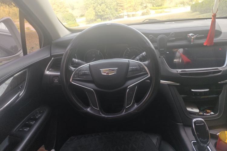 Used Cadillac XT5 2018 28T Four-Wheel Drive Luxury Model Steering Wheel