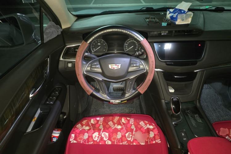 Used Cadillac XT5 2018 25T Luxury Model Steering Wheel