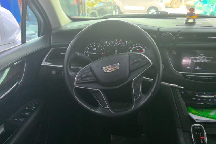 Used Cadillac XT5 2018 25T Luxury Model Steering Wheel