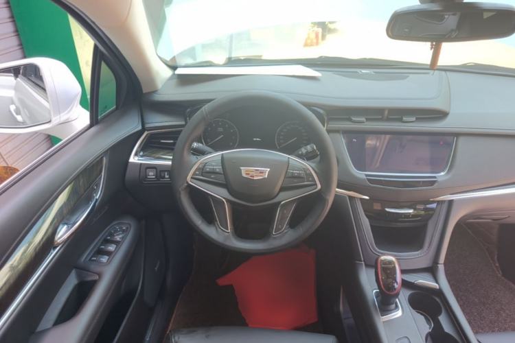 Used Cadillac XT5 2018 25T Luxury Model Steering Wheel