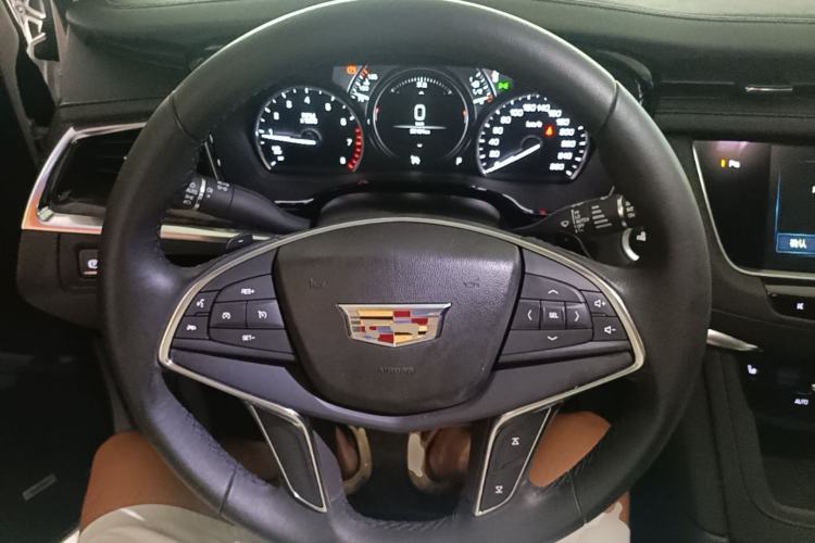 Used Cadillac XT5 2018 28T Four-Wheel Drive Luxury Model Steering Wheel