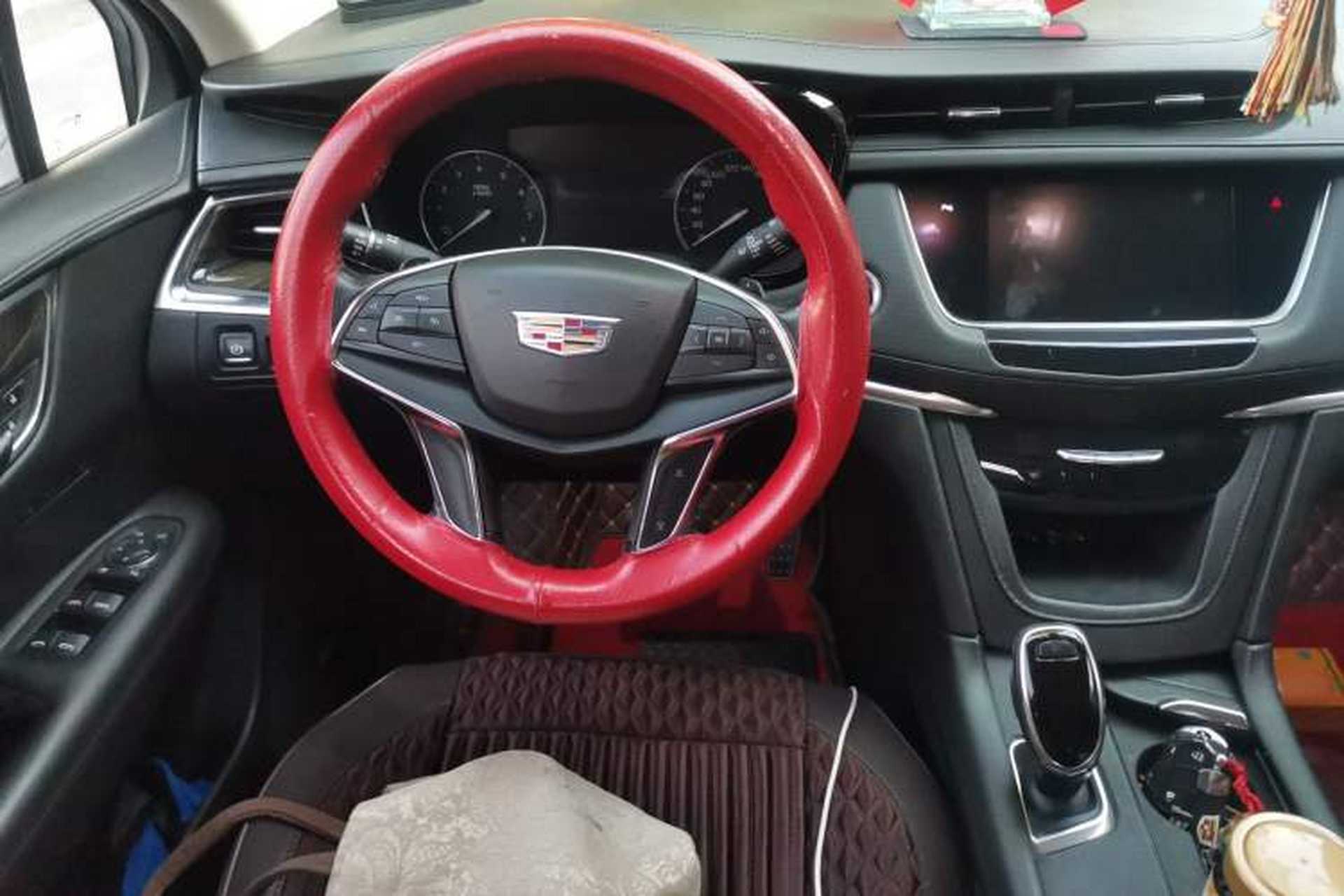 Used Cadillac XT5 2018 25T Luxury Model Steering Wheel