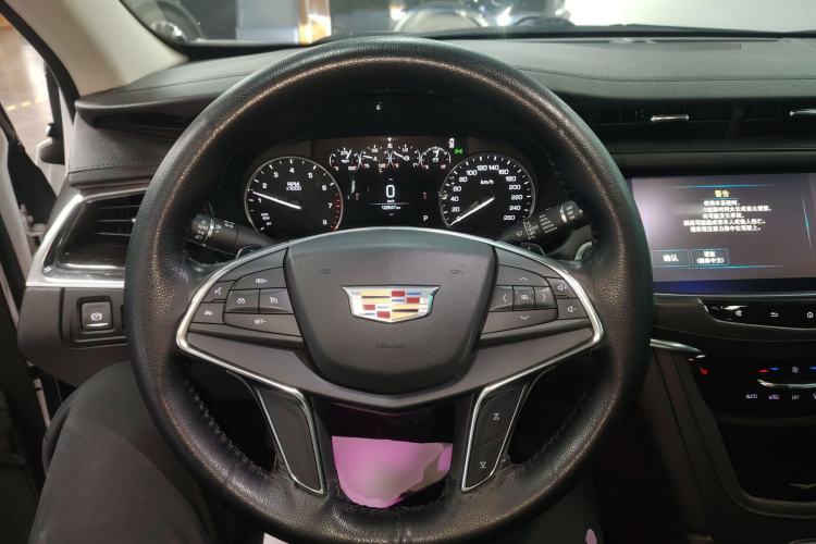 Used Cadillac XT5 2018 25T Luxury Model Steering Wheel