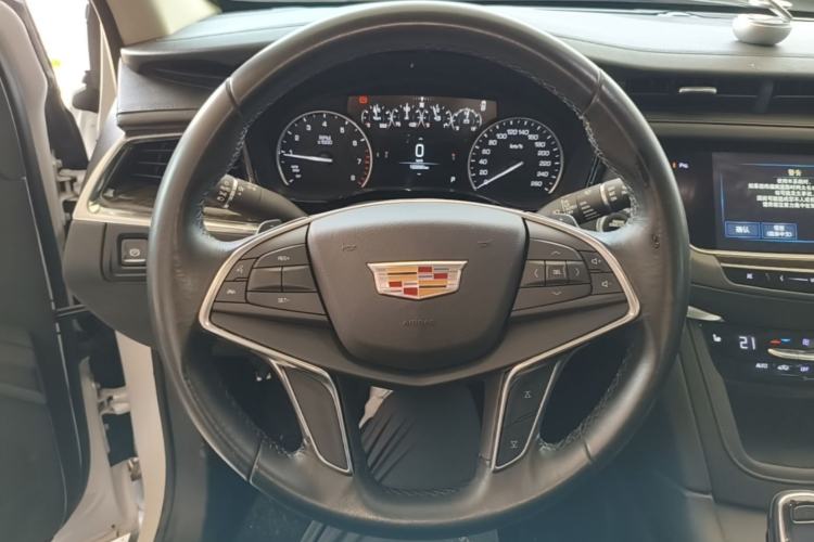 Used Cadillac XT5 2018 28T Four-Wheel Drive Luxury Model Steering Wheel