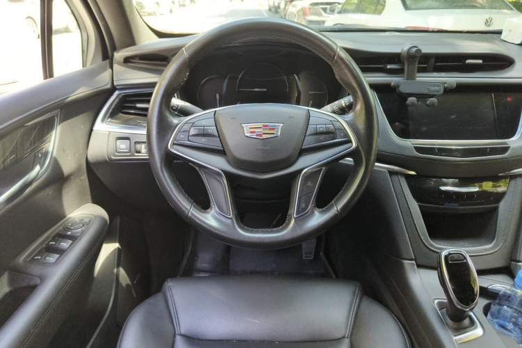 Used Cadillac XT5 2018 28E Four-Wheel Drive Tech Version Steering Wheel