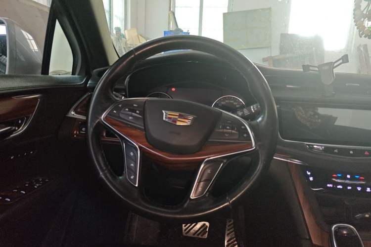 Used Cadillac XT5 2018 28E Four-Wheel Drive Leading Version Steering Wheel