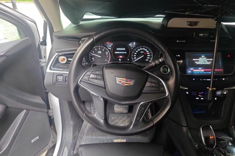 Used Cadillac XT5 2018 25T Luxury Model Steering Wheel