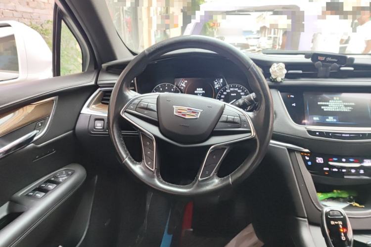Used Cadillac XT5 2018 28E Four-Wheel Drive Tech Version Steering Wheel