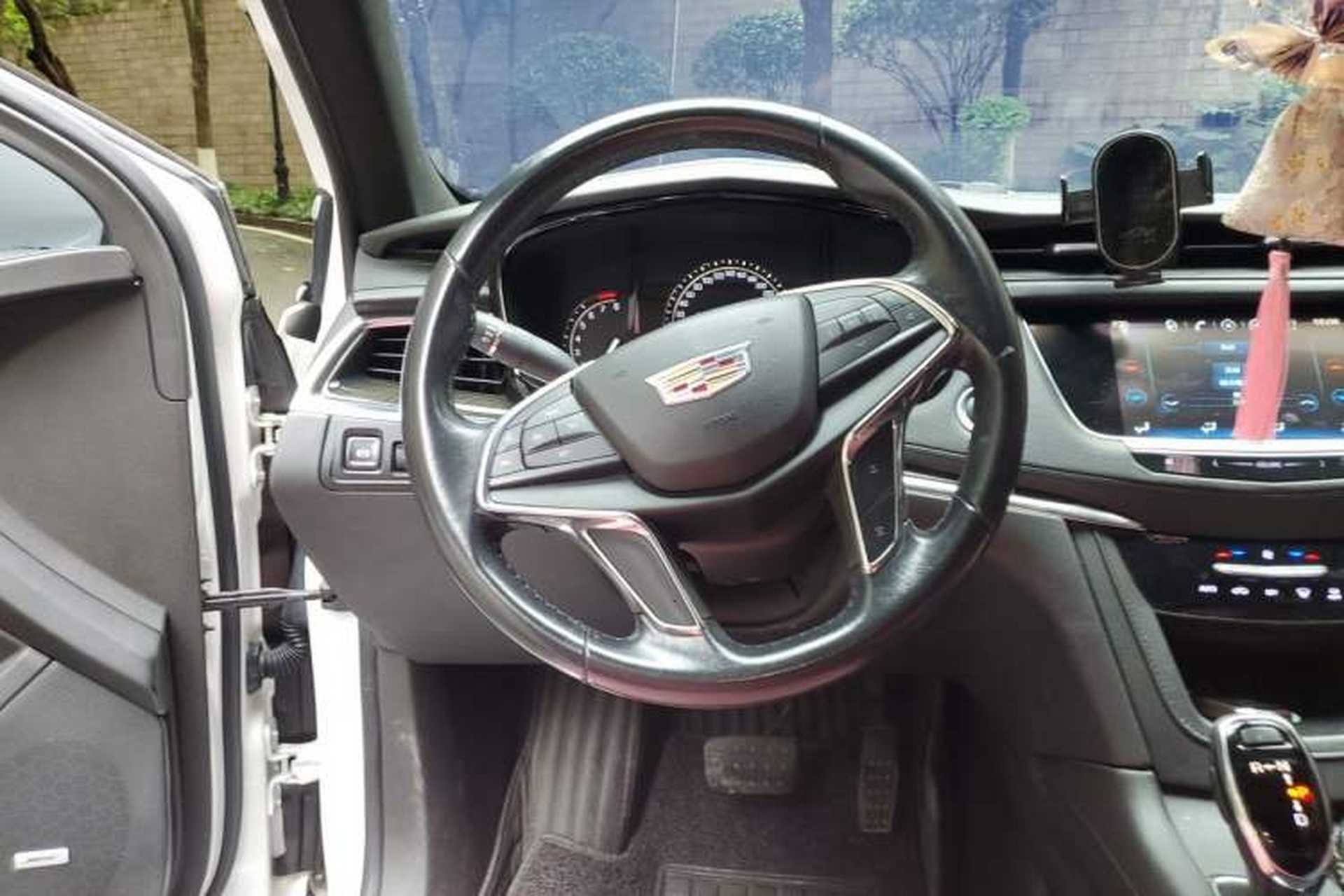 Used Cadillac XT5 2018 25T Tech Model Steering Wheel