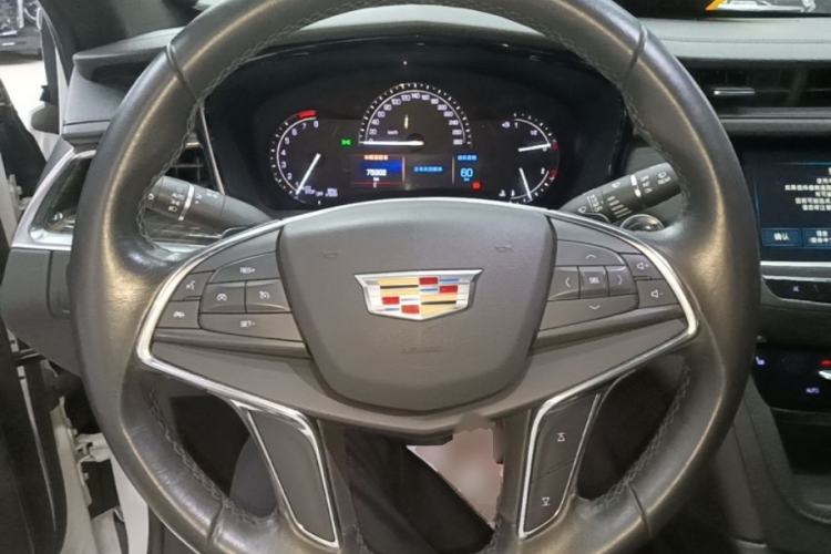 Used Cadillac XT5 2018 28E Four-Wheel Drive Tech Version Steering Wheel