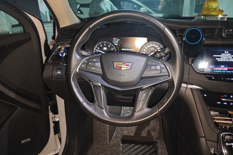Used Cadillac XT5 2018 25T Luxury Model Steering Wheel