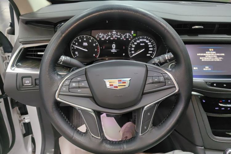 Used Cadillac XT5 2018 25T Luxury Model Steering Wheel