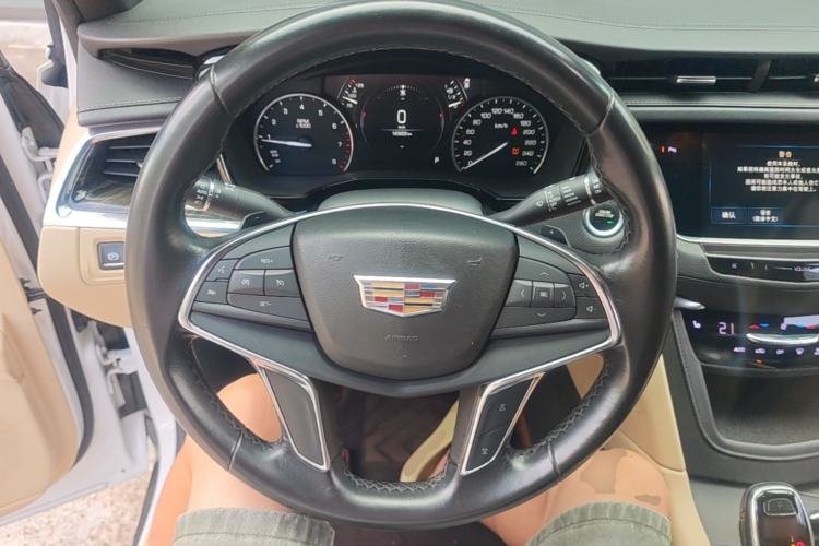 Used Cadillac XT5 2018 25T Luxury Model Steering Wheel