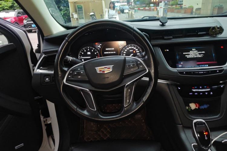 Used Cadillac XT5 2018 28T Four-Wheel Drive Luxury Model Steering Wheel