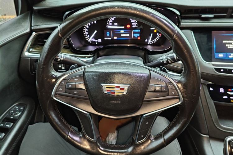 Used Cadillac XT5 2018 28E Four-Wheel Drive Tech Version Steering Wheel