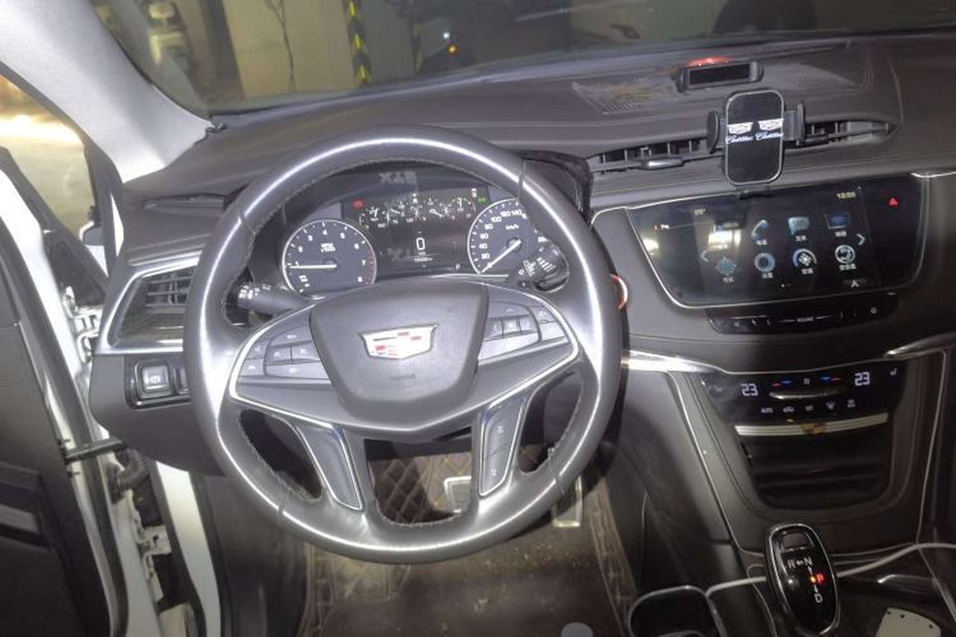 Used Cadillac XT5 2018 25T Luxury Model Steering Wheel