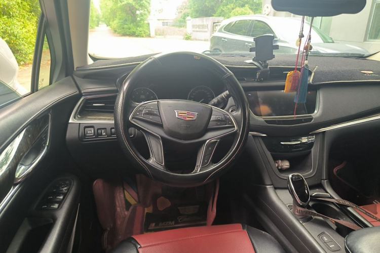 Used Cadillac XT5 2018 25T Luxury Model Steering Wheel