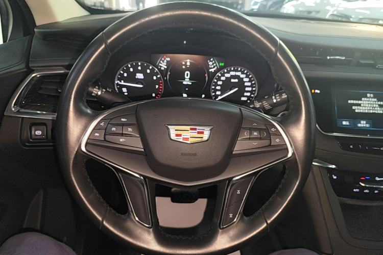 Used Cadillac XT5 2018 25T Luxury Model Steering Wheel
