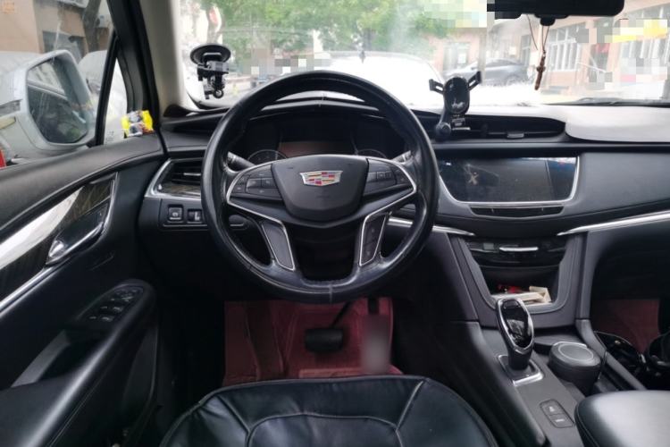 Used Cadillac XT5 2018 25T Luxury Model Steering Wheel