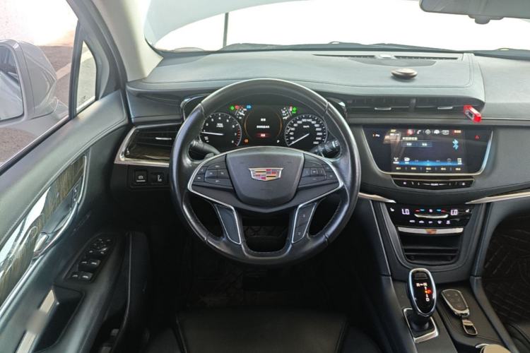 Used Cadillac XT5 2018 28T Four-Wheel Drive Luxury Model Steering Wheel
