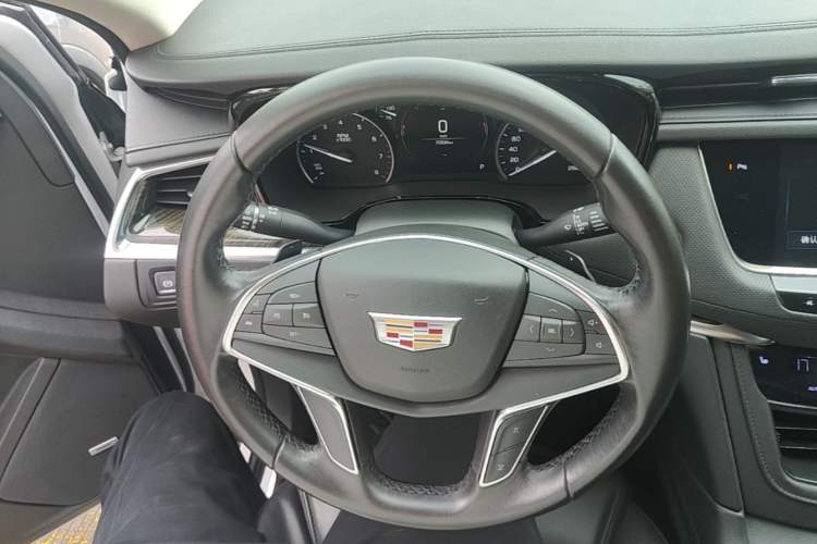 Used Cadillac XT5 2018 25T Luxury Model Steering Wheel