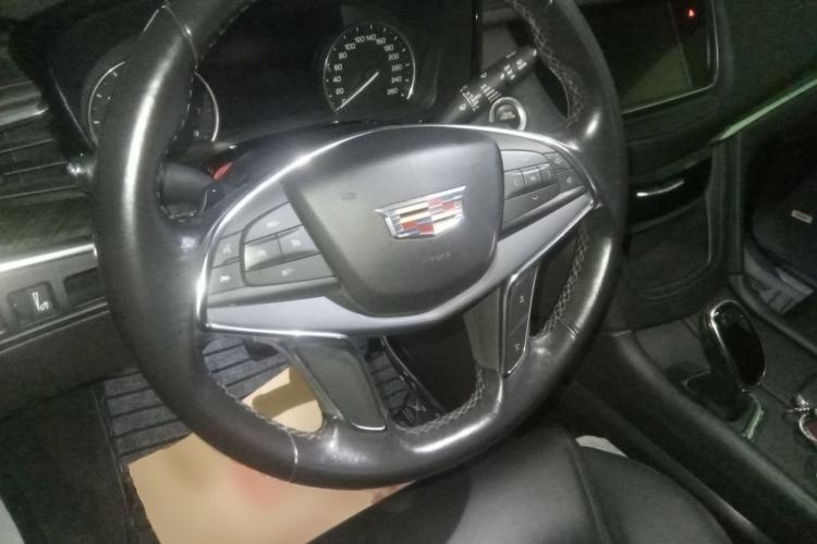 Used Cadillac XT5 2018 28T Four-Wheel Drive Luxury Model Steering Wheel