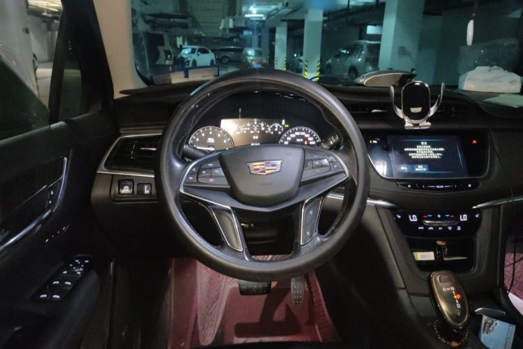 Used Cadillac XT5 2018 25T Luxury Model Steering Wheel