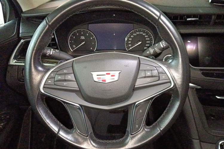 Used Cadillac XT5 2018 28T Four-Wheel Drive Luxury Model Steering Wheel