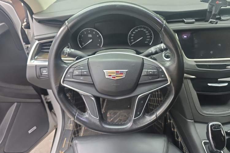 Used Cadillac XT5 2018 25T Tech Model Steering Wheel