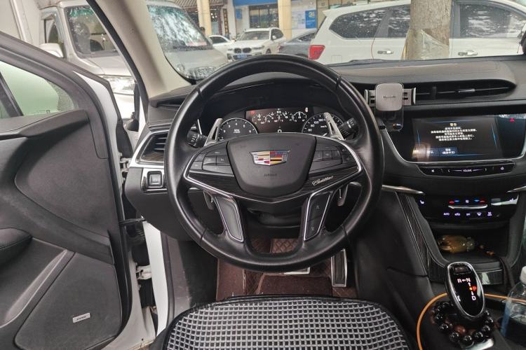 Used Cadillac XT5 2018 25T Luxury Model Steering Wheel